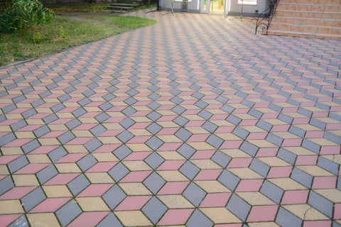 Patterned paver driveway